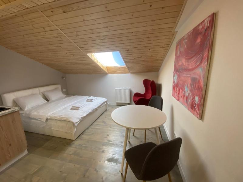One-Bedroom Apartment image 1