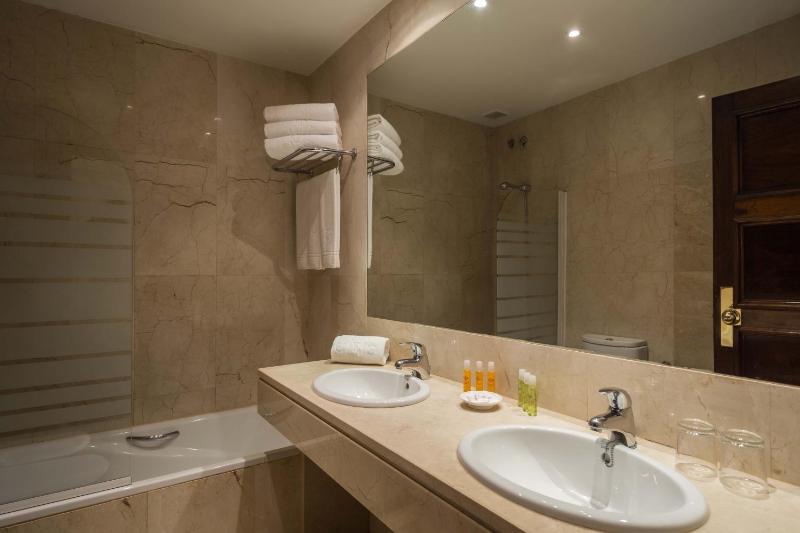 Double Room (1 Adult) image 1