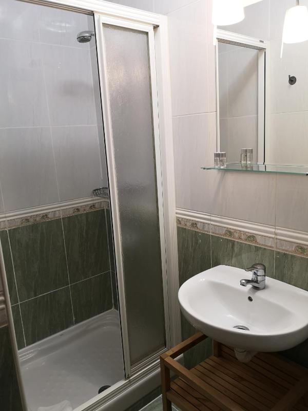 Twin Room image 2