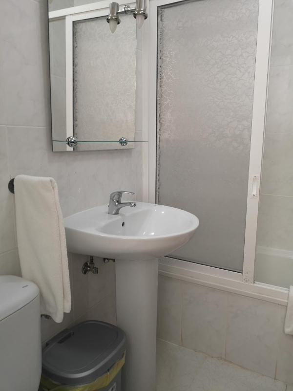 Standard Twin Room image 2