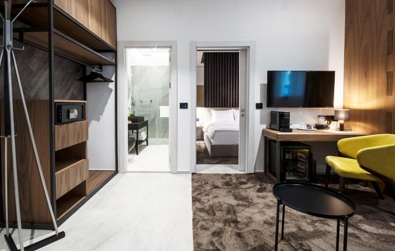 One-Bedroom Suite image 2
