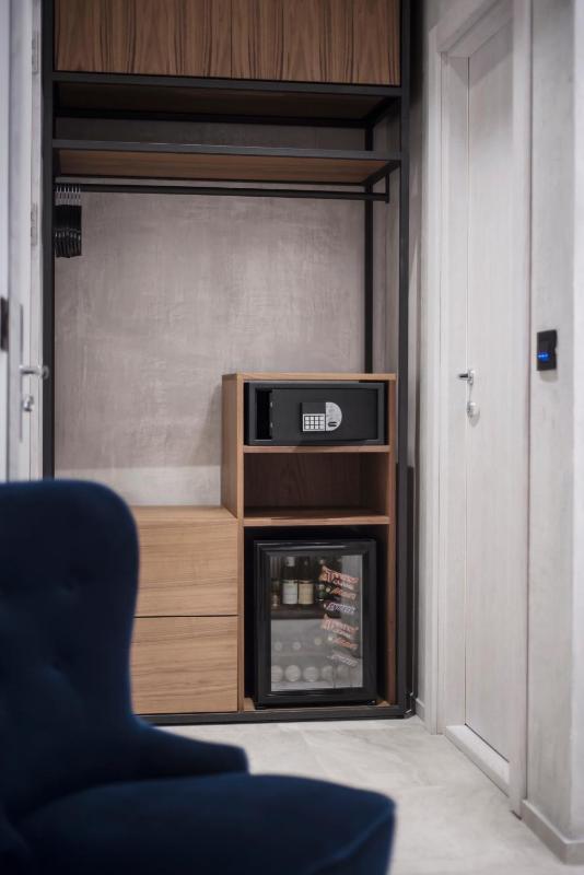 Special Offer - Double Room with Round Airport Transfer image 2