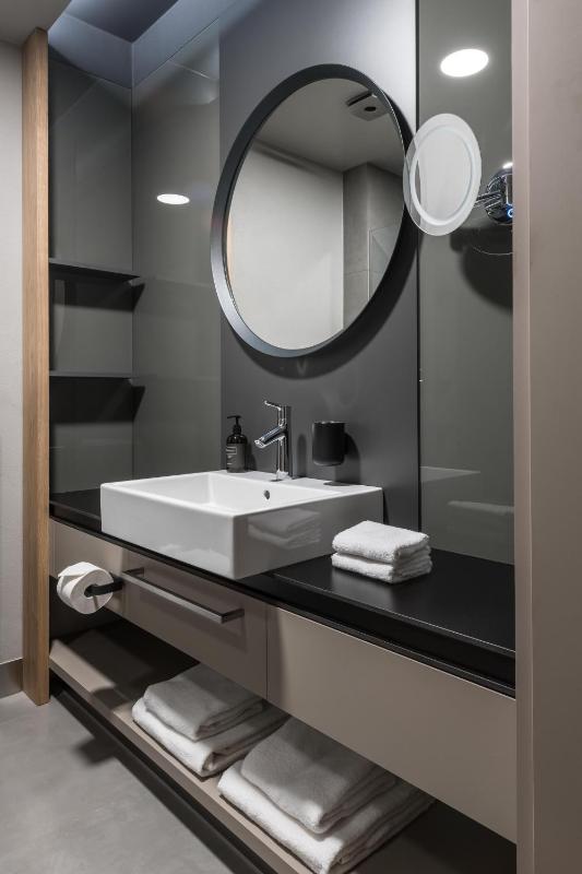 Deluxe Double Room image 3