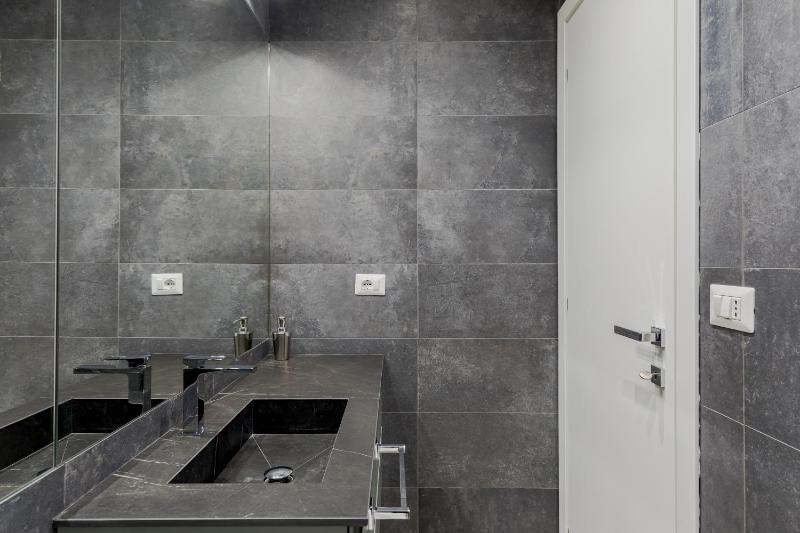 One-Bedroom Apartment image 3