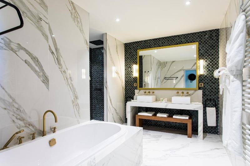 Superior Suite image 2