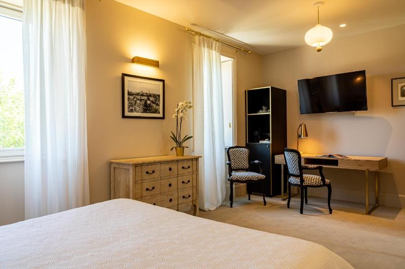 Superior Double Room image 4