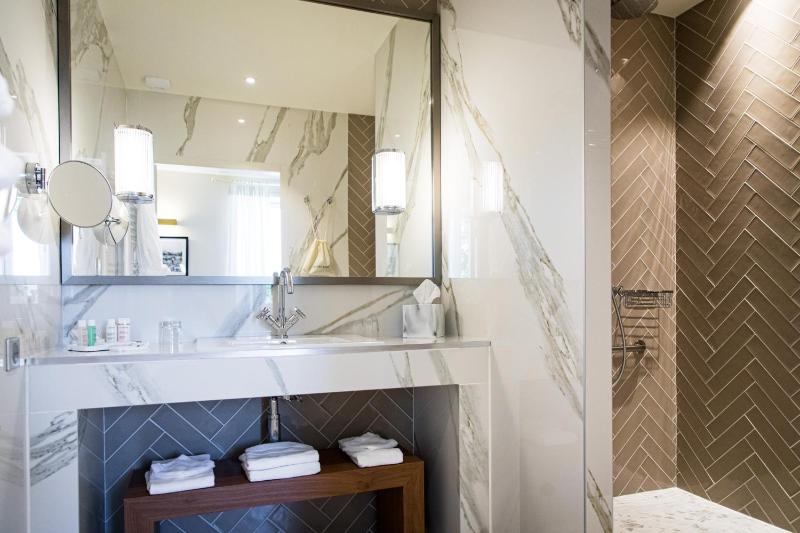 Superior Double Room image 3