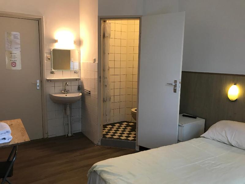 Twin Room with Private Bathroom image 1