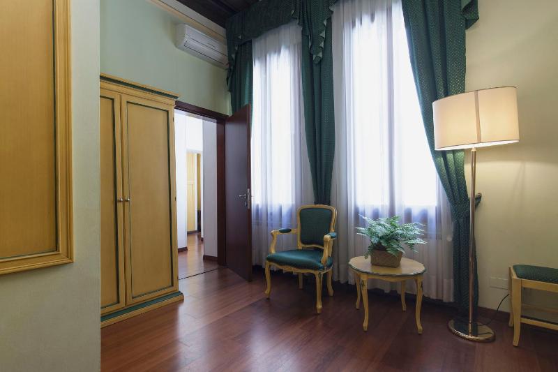 Quadruple Room image 3