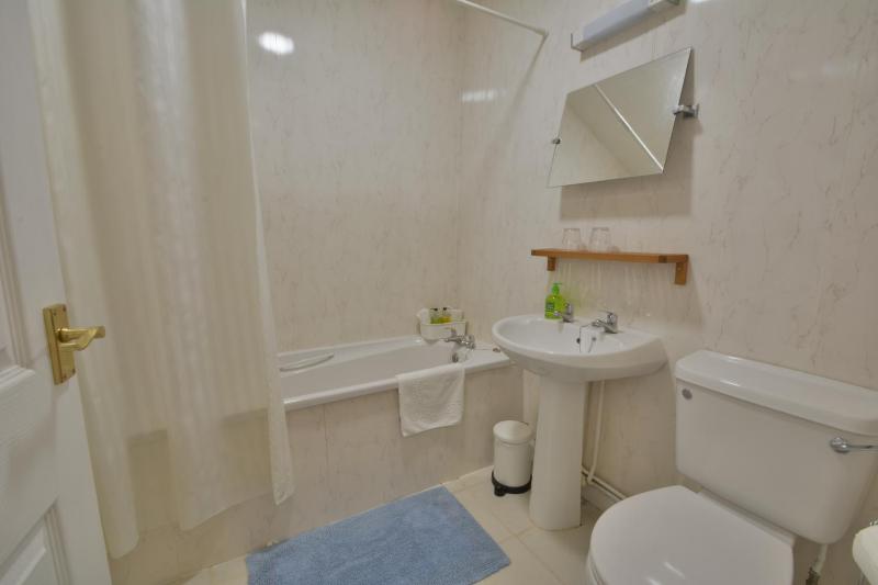 One-Bedroom House image 4