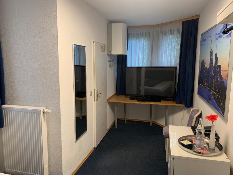 Single Room image 2
