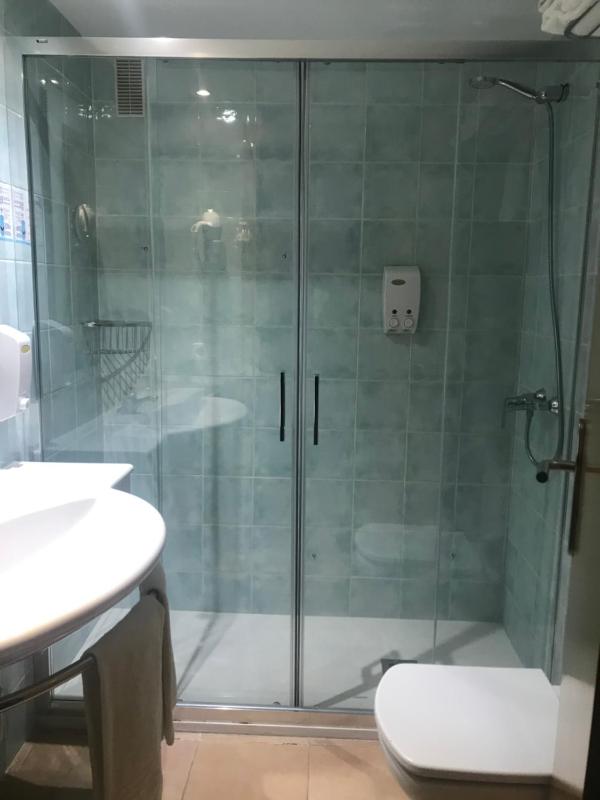 Double or Twin Room image 4