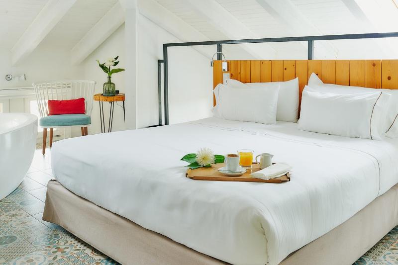 Deluxe Room image 3