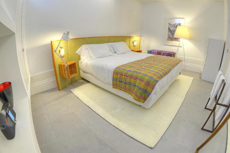Superior One-Bedroom Apartment image 3