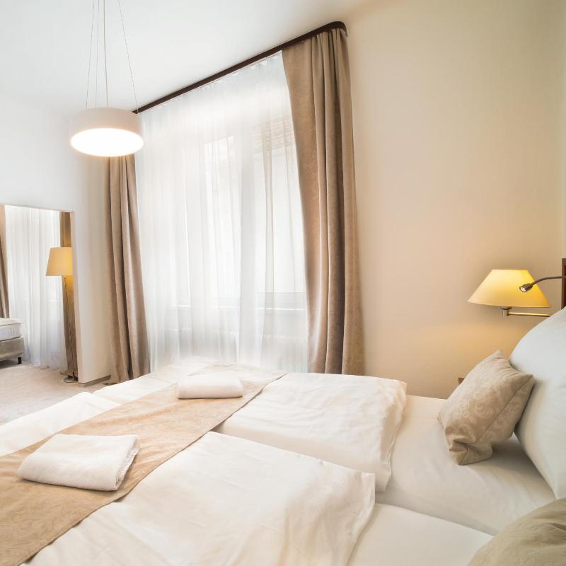 Economy Triple Room image 3