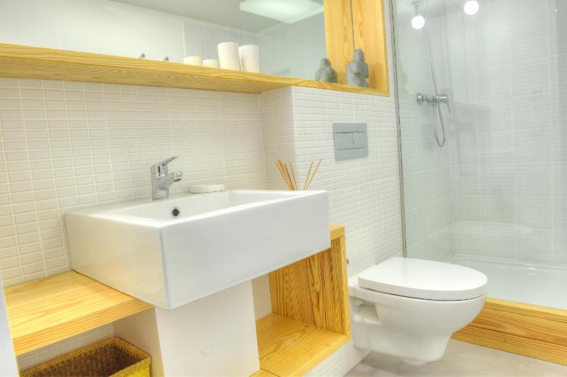 Three Houses & Bedrooms - image 45