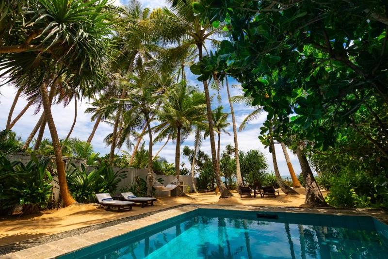 906 Hikkaduwa - Beachfront Private Villa - image 10