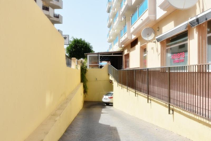 HE Cabo Roig Strip - image 6