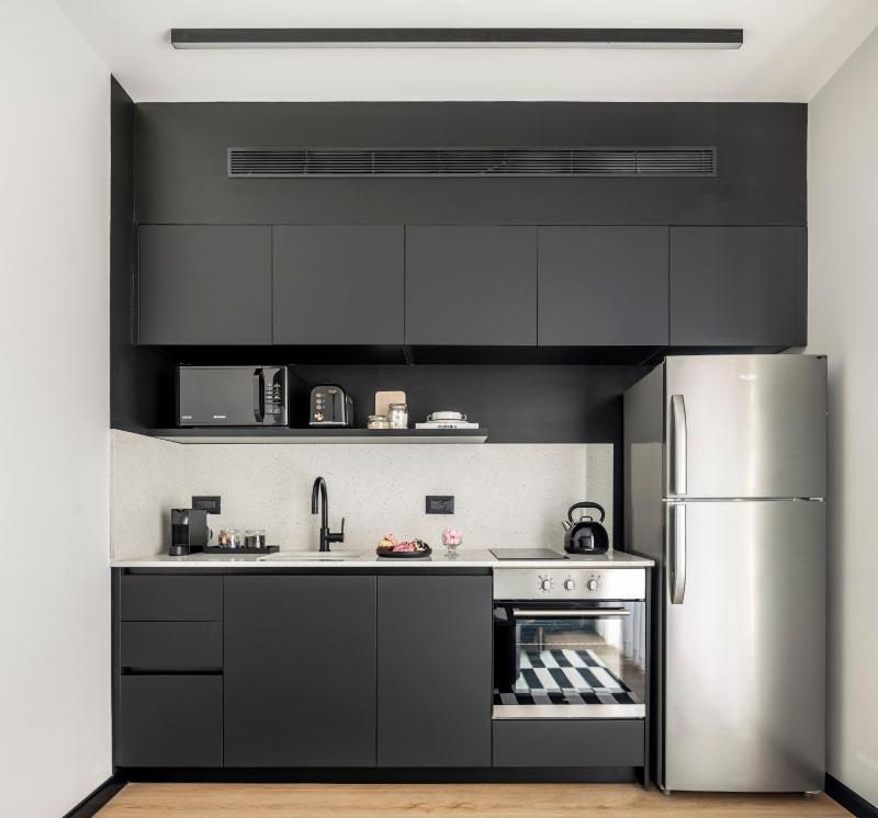 One-Bedroom Deluxe Apartment with Garden image 3