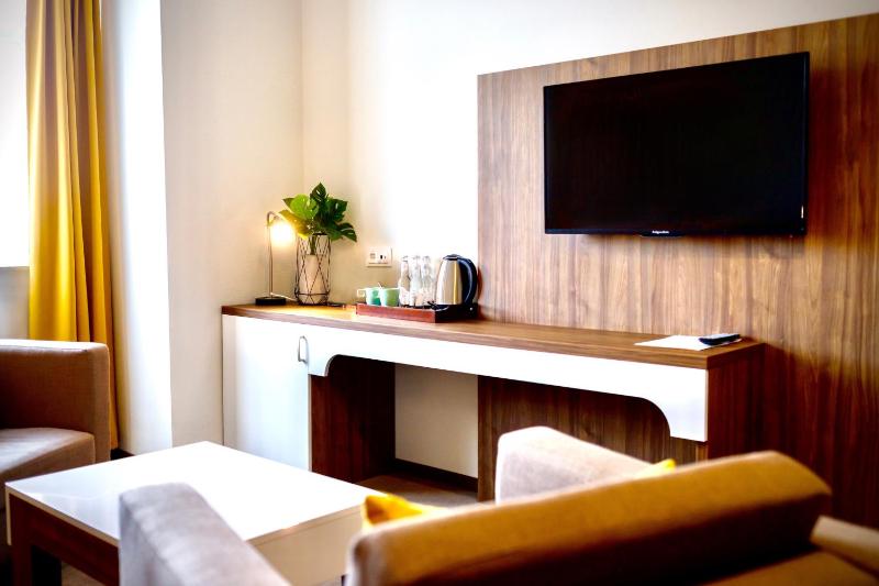 Executive Suite image 2