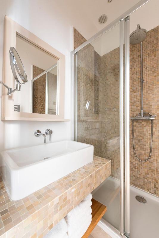 One-Bedroom Apartment image 2