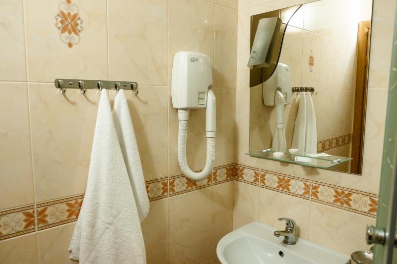 Comfort Single Room image 4