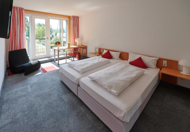Standard Double Room image 3