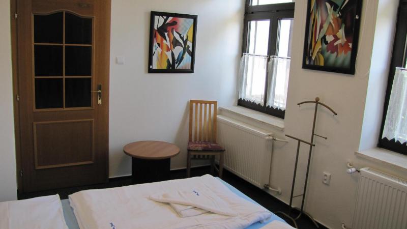 Standard Twin Room image 1
