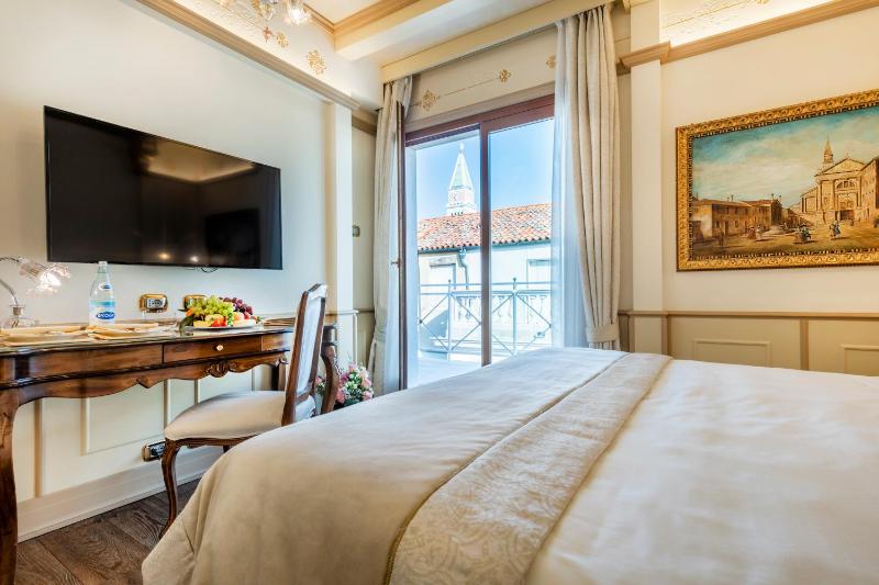 Executive Double Room with Terrace image 4