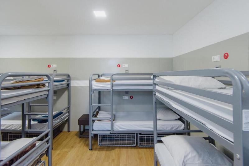 Hostel Warmoes Amsterdam - image 3