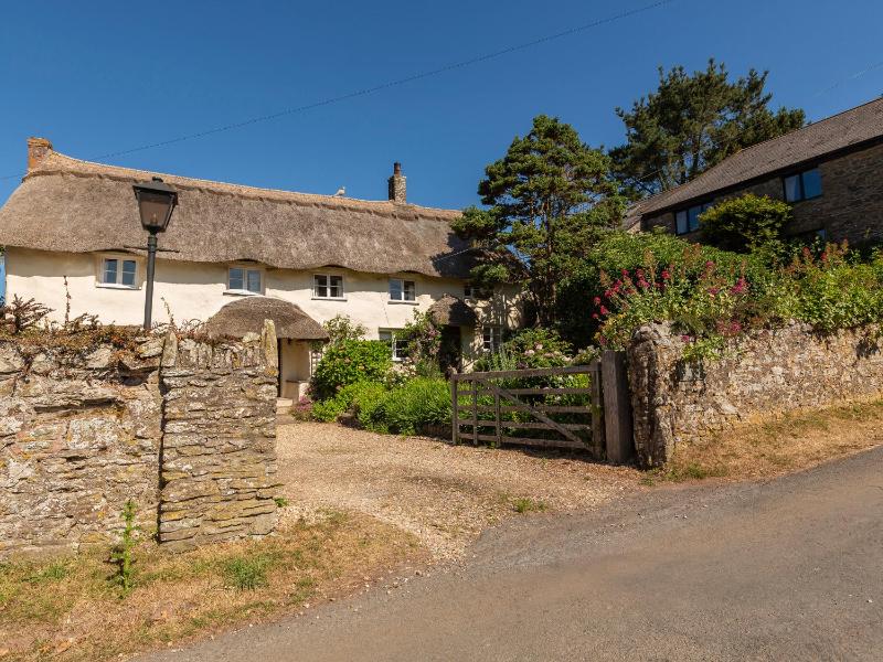 Higher Collaton Cottage - image 3