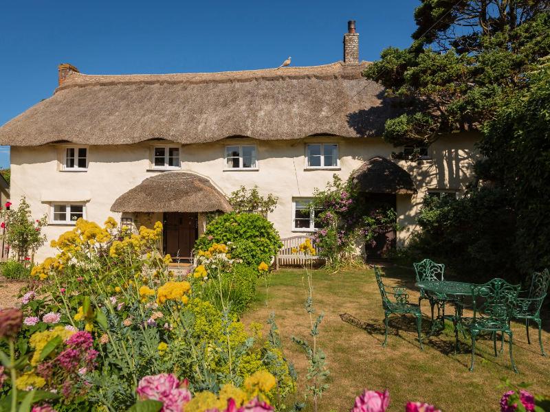 Higher Collaton Cottage - image 1