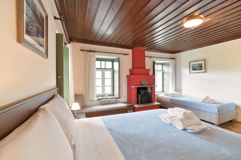 Executive Triple Room image 3