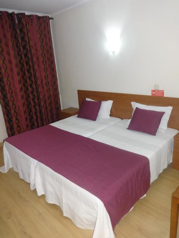 Twin Room image 3