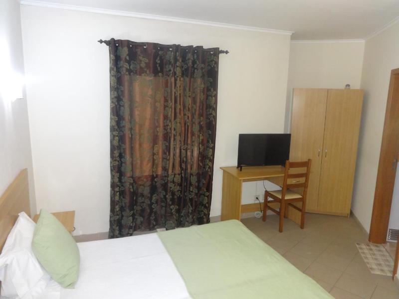 Twin Room image 2