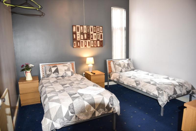 Twin Room with Shared Bathroom image 1