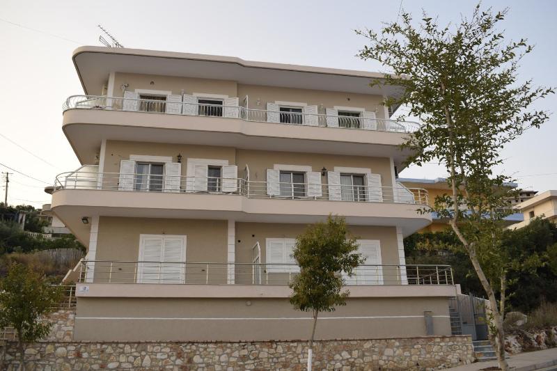 Isabela Apartments - image 2