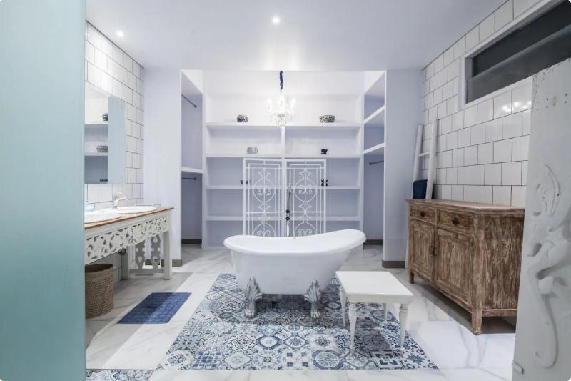 Villa Alexandra Seminyak By Island Escape - image 16