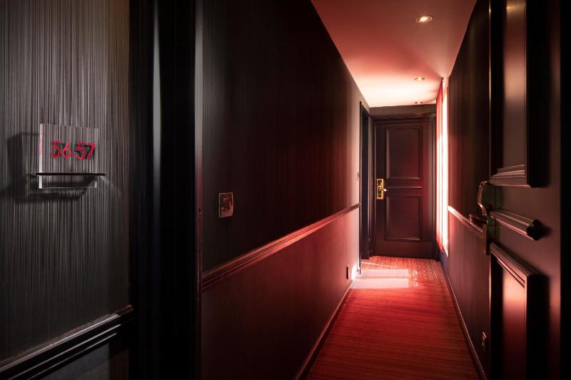 Standard Family Room image 2