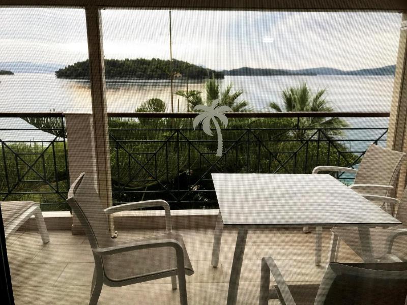 Deluxe Suite with Sea View image 4