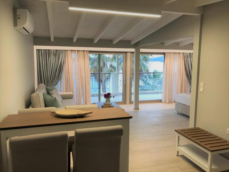 Deluxe Suite with Sea View image 1