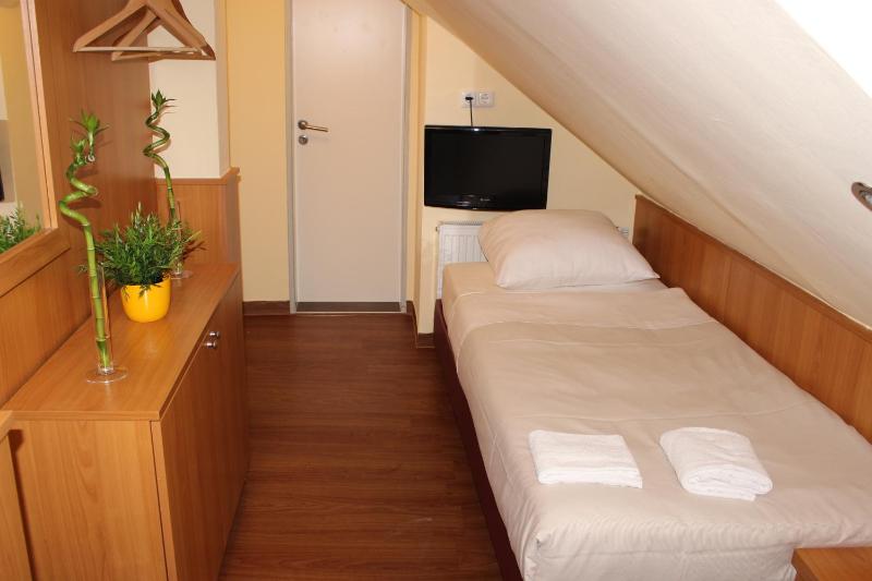 Small Double Room image 4
