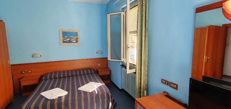 Economy Double Room image 4