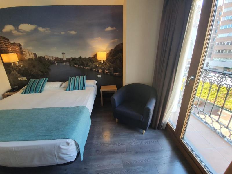 Double Room with View image 4