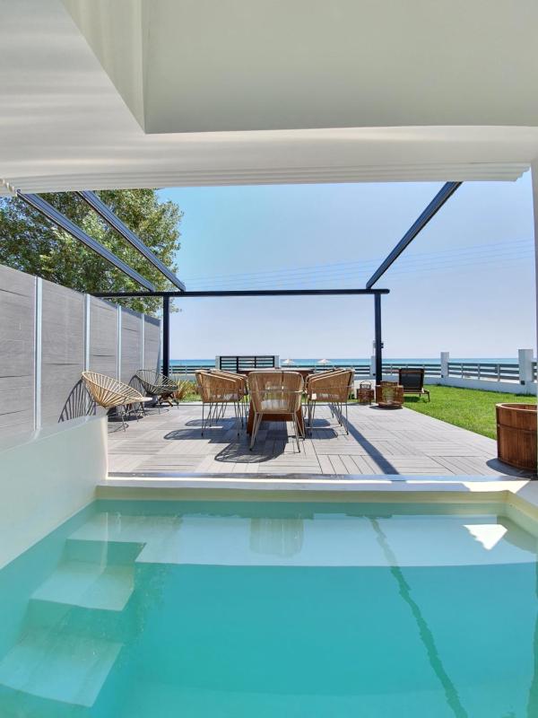 Suite with Private Pool image 3