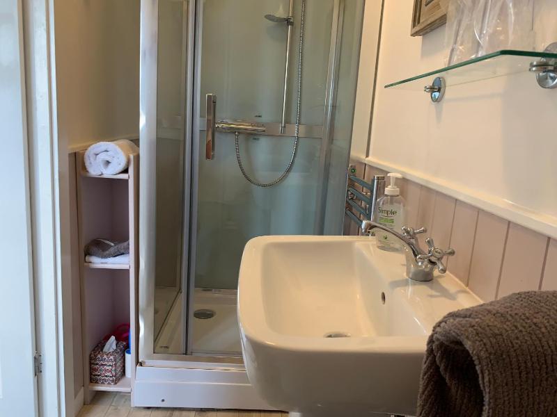 Double Room image 3
