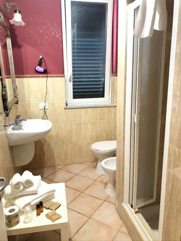 Quadruple Room image 2