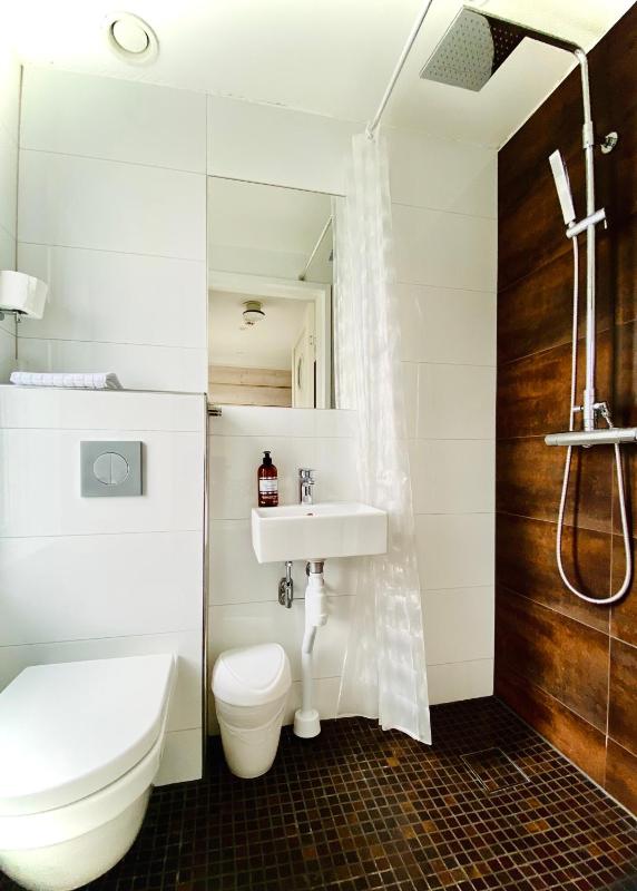 Small Single Room image 2
