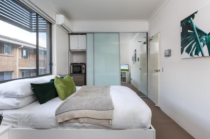 One-Bedroom Apartment image 2