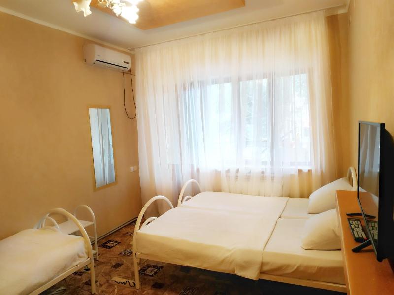 Triple Room with Private Bathroom image 3